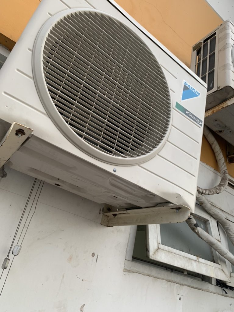 Cục nóng điều hòa kêu to, kêu ù ù – Nguyên nhân & khắc phục